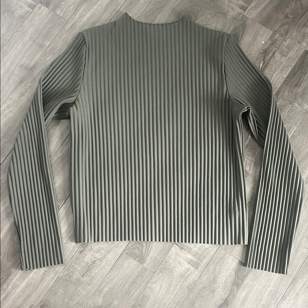 Babaton Aritzia Shirt Green